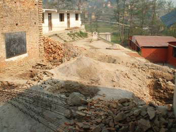 Aushub für die Erweiterung KMRT-4 Schule